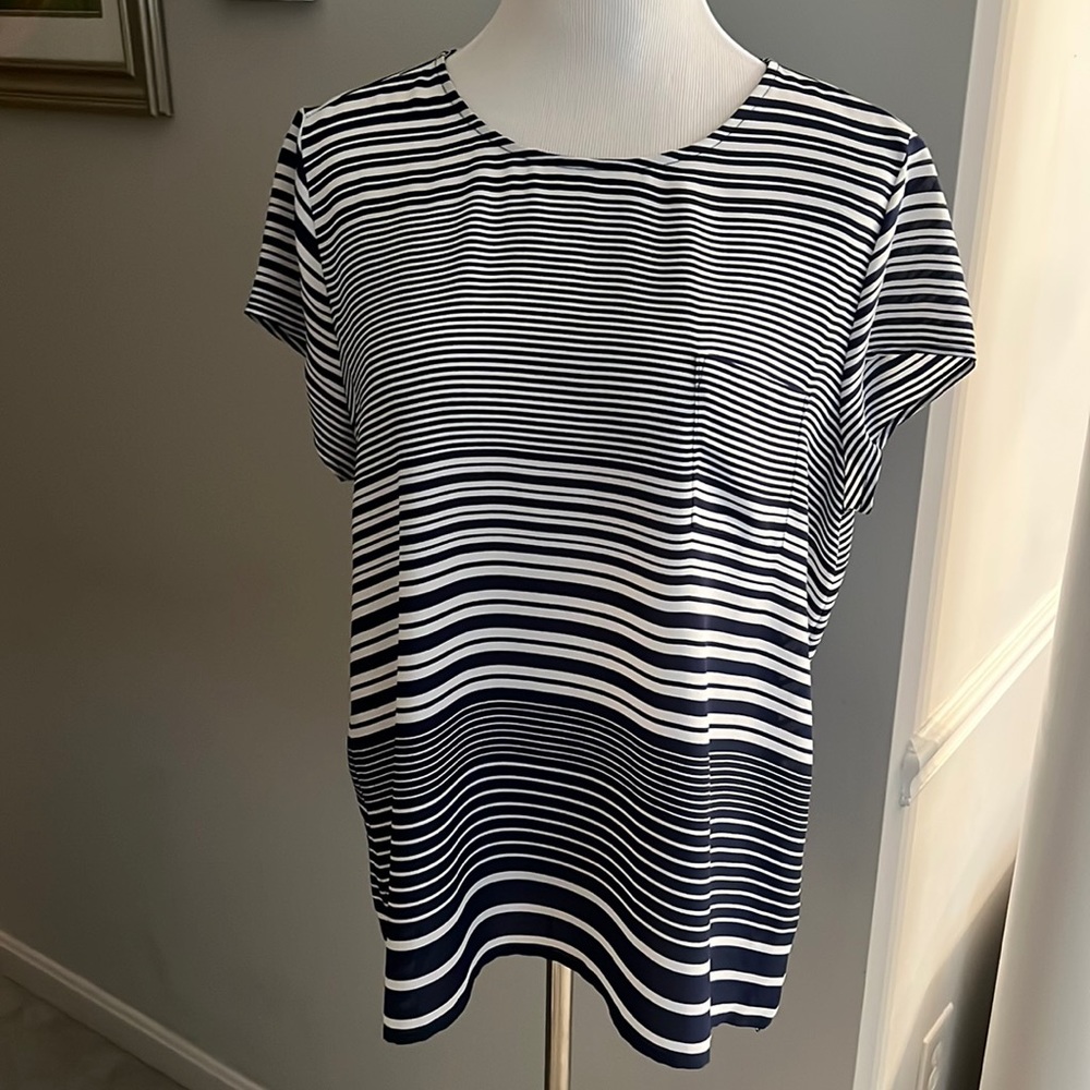XL limited short sleeve blouse